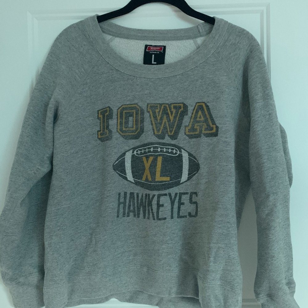 Tailgate Iowa crew neck, size L